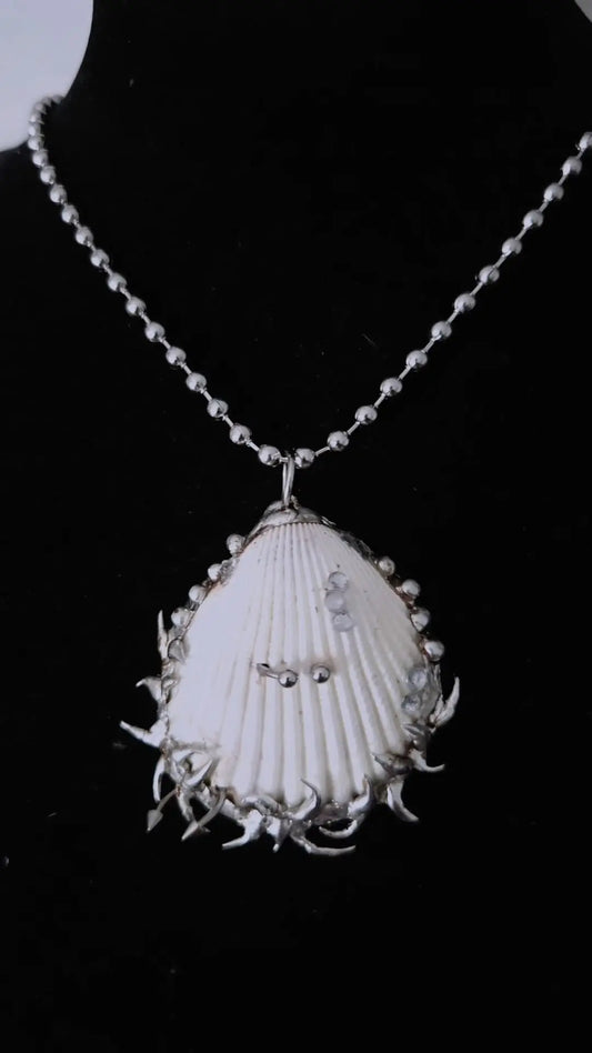 Siren’s Armor Necklace Book of Kissu