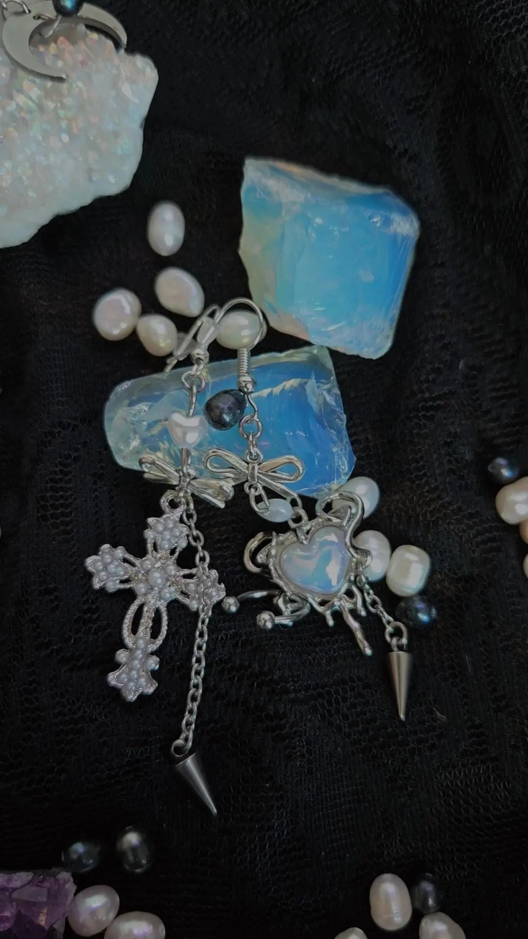 Pearlcing Earrings - Book of Kissu