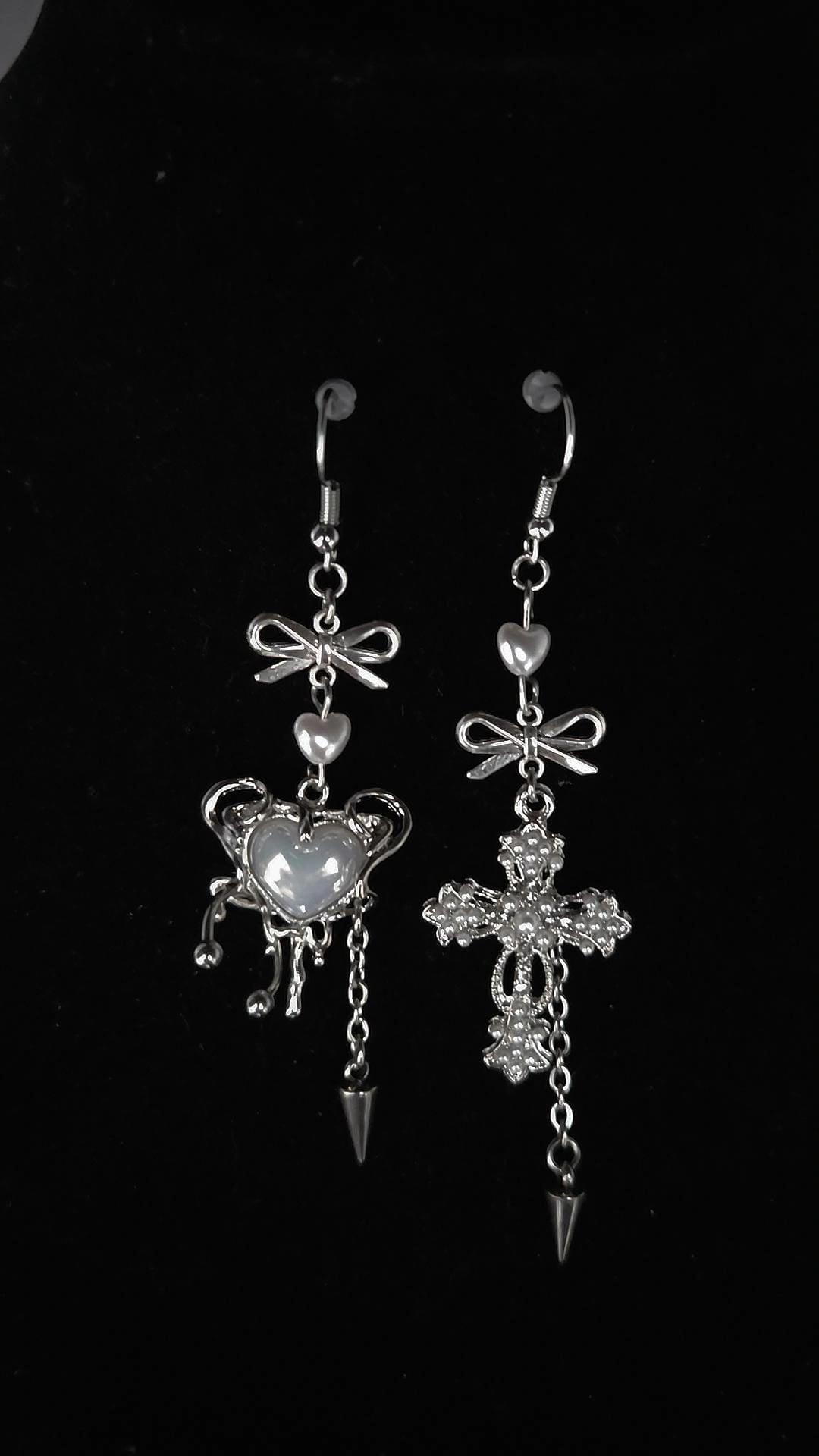 Pearlcing Earrings - Book of Kissu