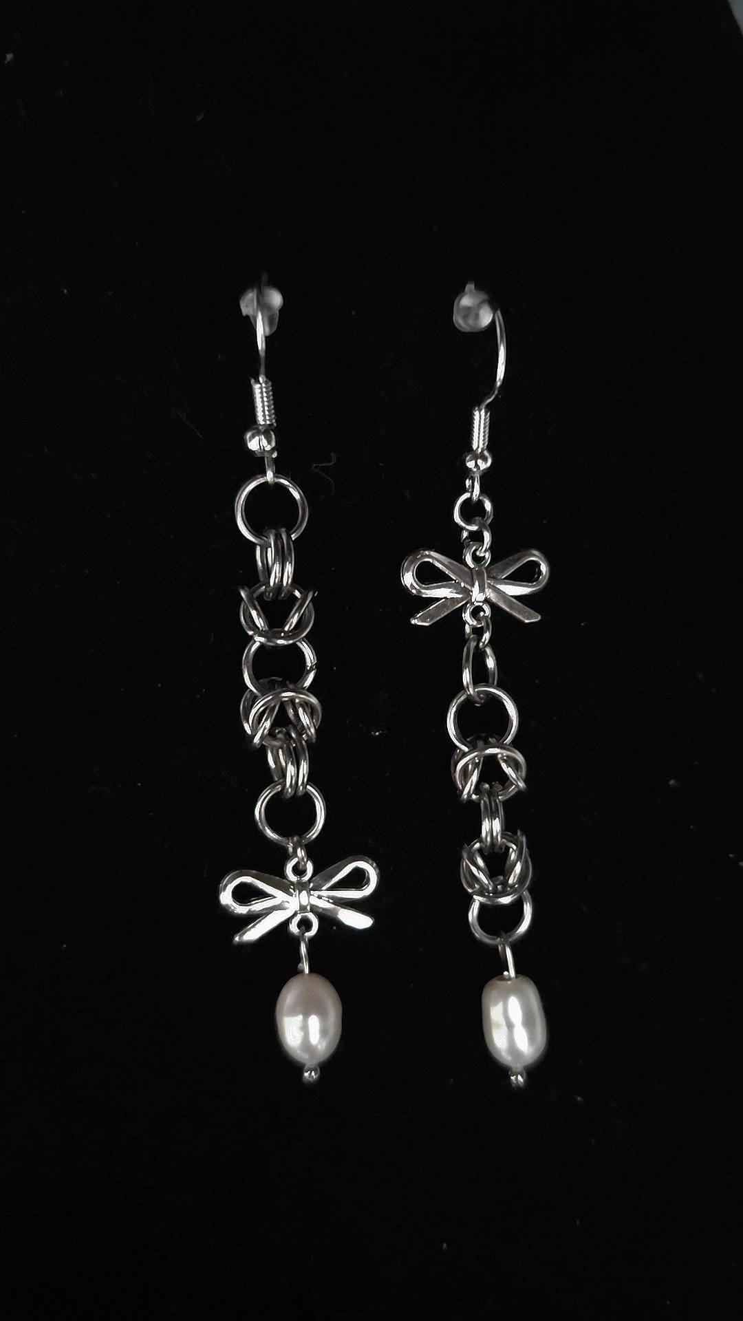 Snow Bow Earrings - Book of Kissu