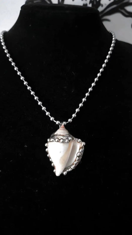 Witch’s Tide Necklace Book of Kissu