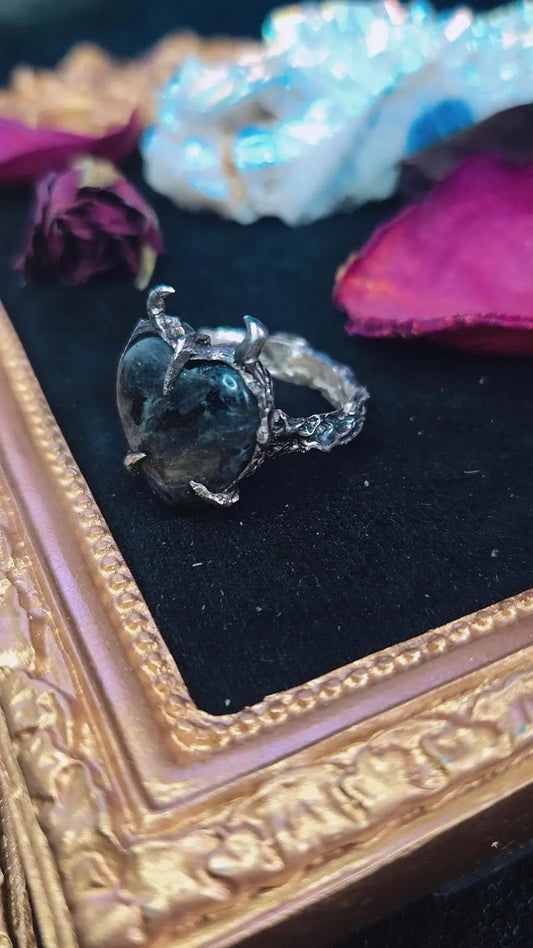 Demon Heart Ring - UK R / US 9 Book of Kissu