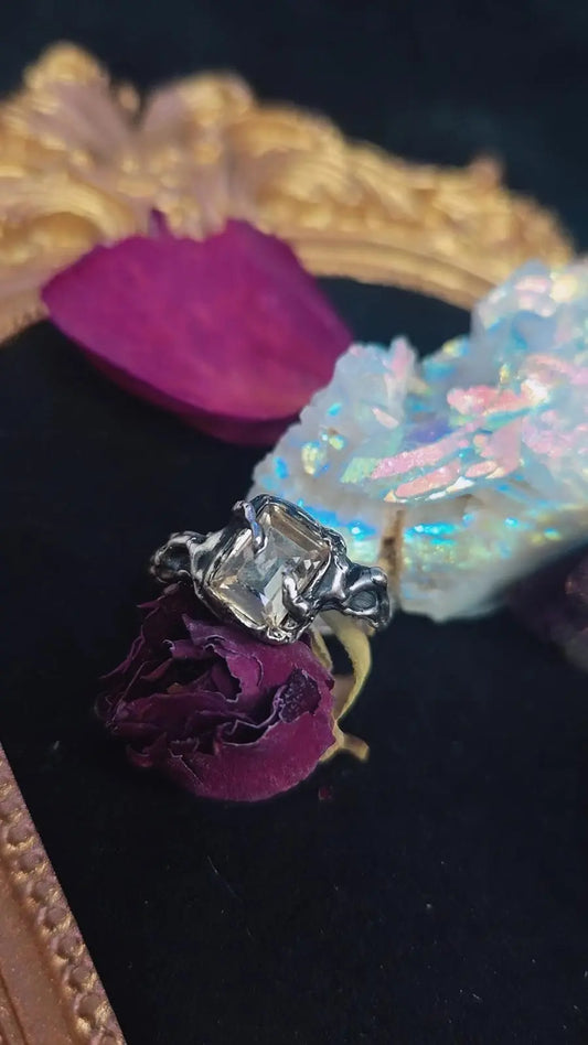 Moonveil - UK O / US 7 1/2 Book of Kissu