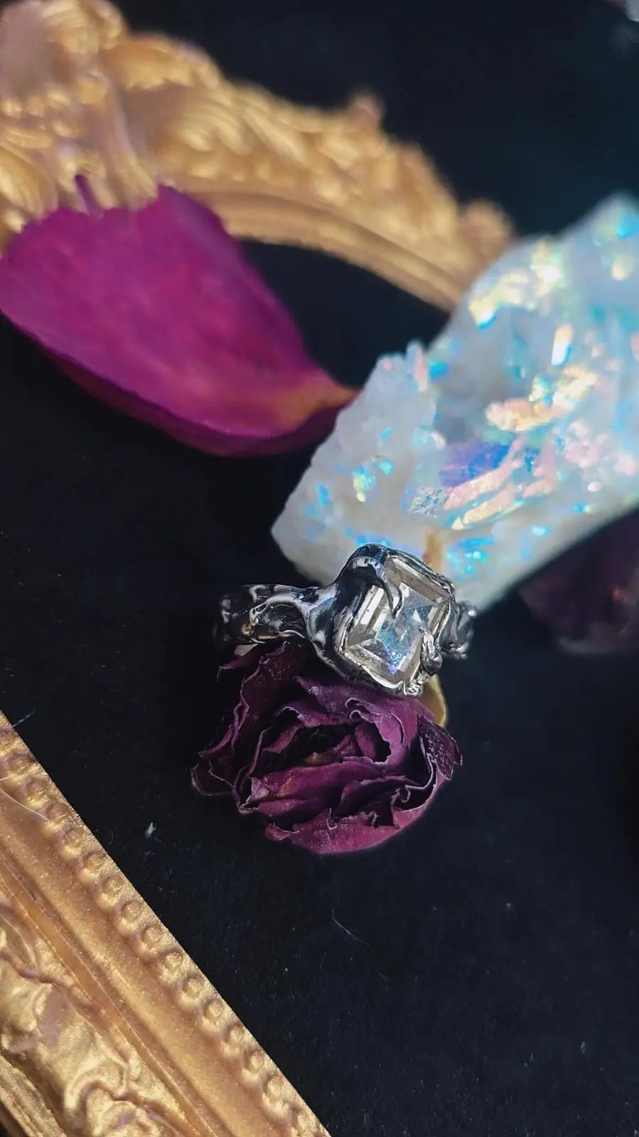 Moonveil - UK O / US 7 1/2 Book of Kissu