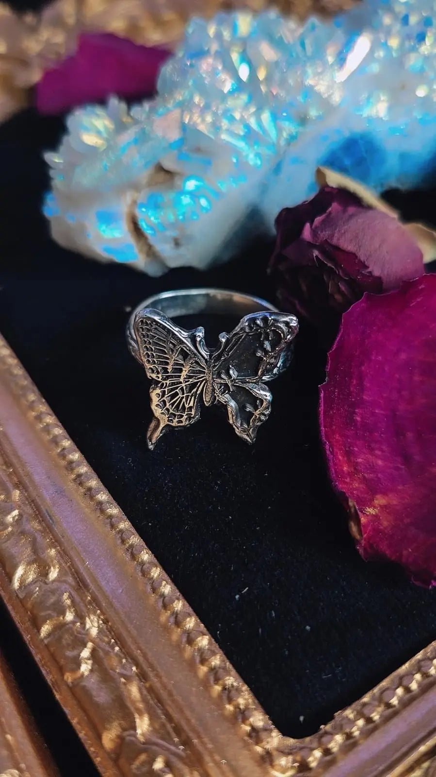 Buttersky Ring - UK Q / US 8 1/2 Book of Kissu