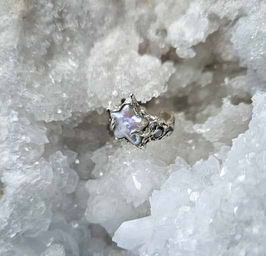 Hugging a star - Freshwater Pearl Adjustable Silver Ring Book of Kissu