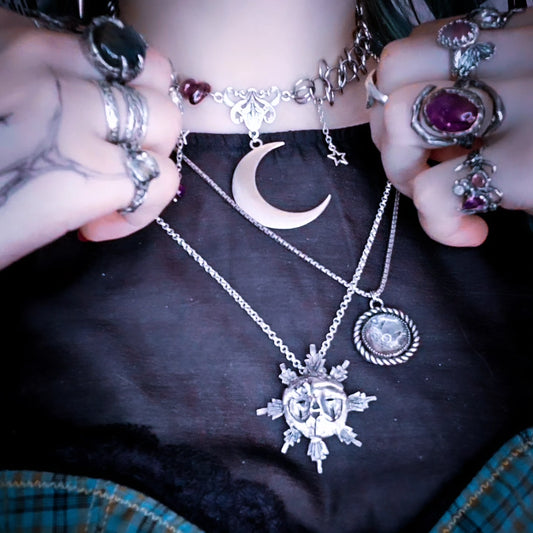 Esquie Necklace - Book of Kissu