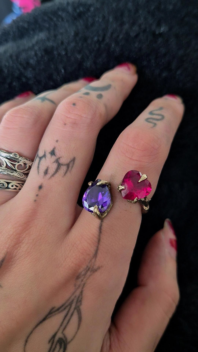 Adjustable gold ring with amethyst and ruby