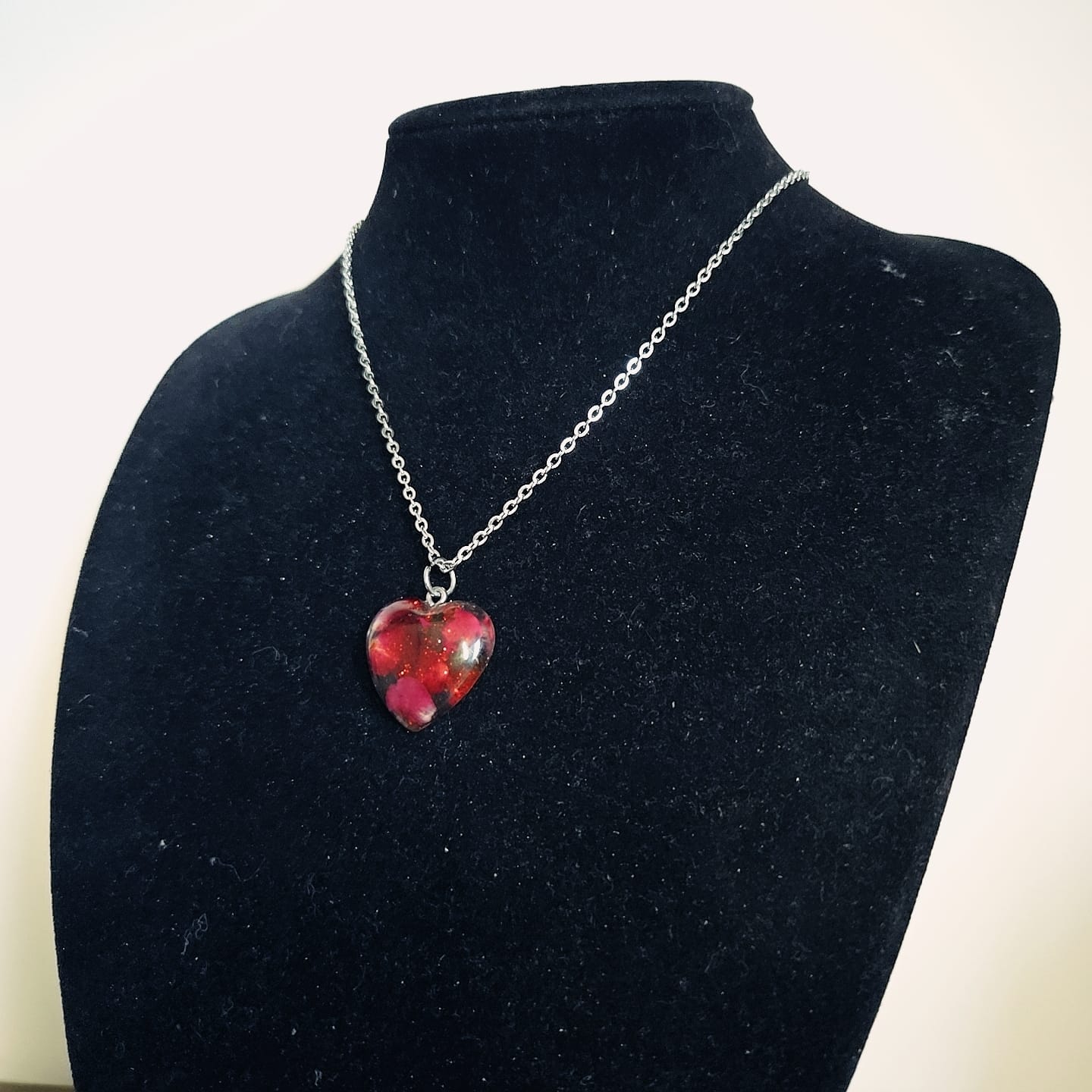 Crimson Spark Necklace - Book of Kissu