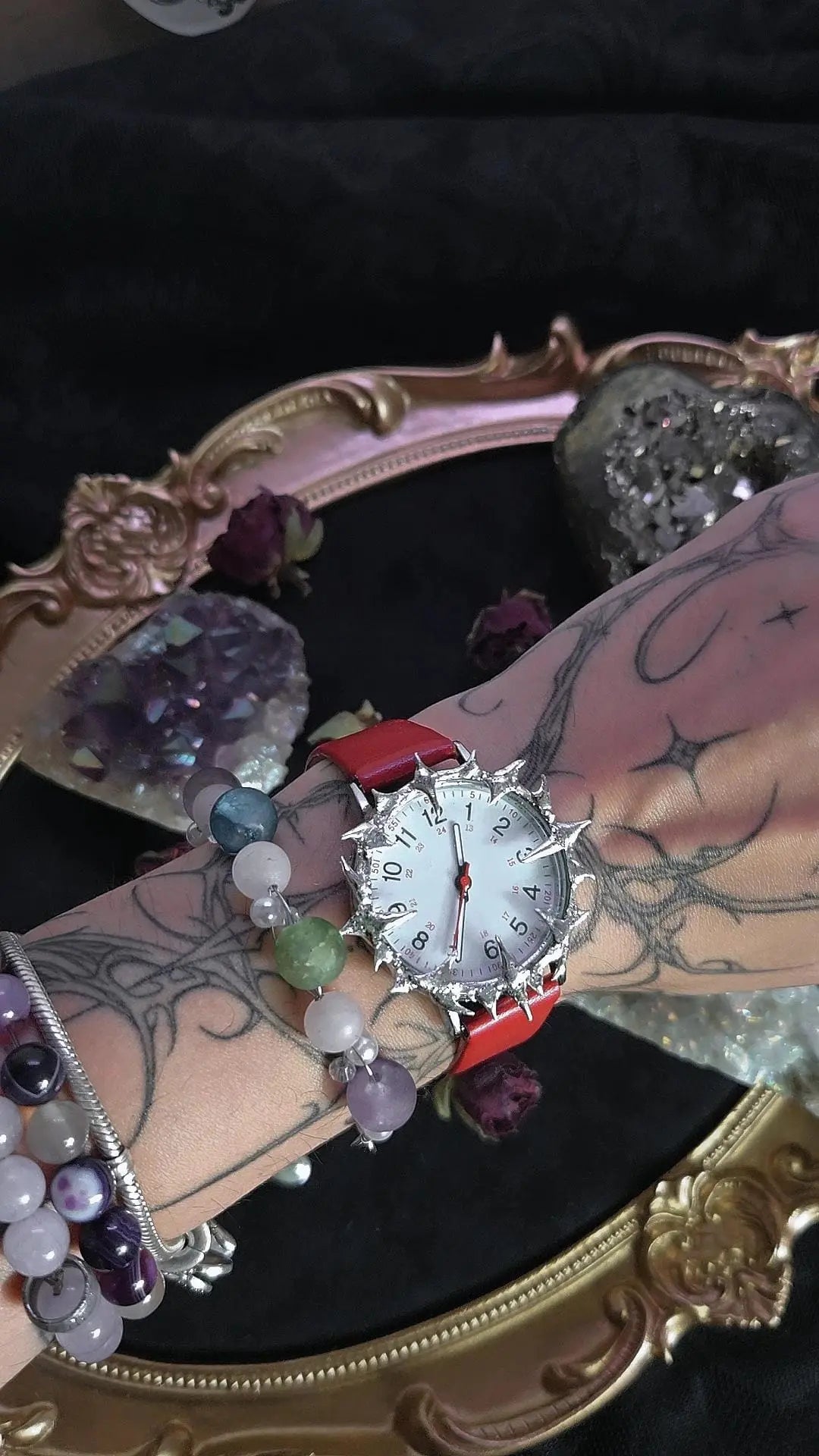 Red watch - Book of Kissu