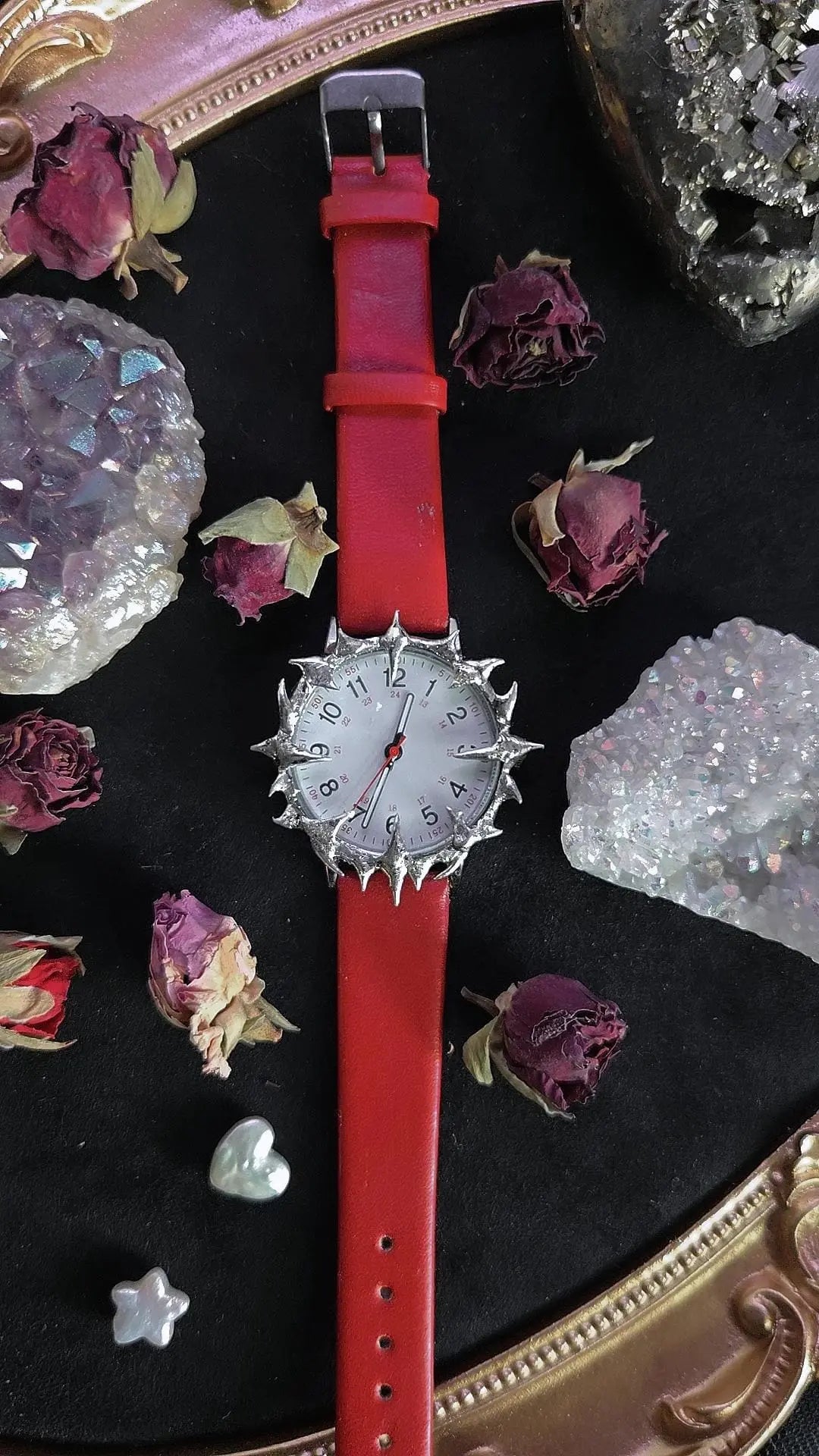 Red watch - Book of Kissu