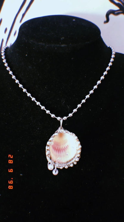 Pearlbound Siren Necklace
