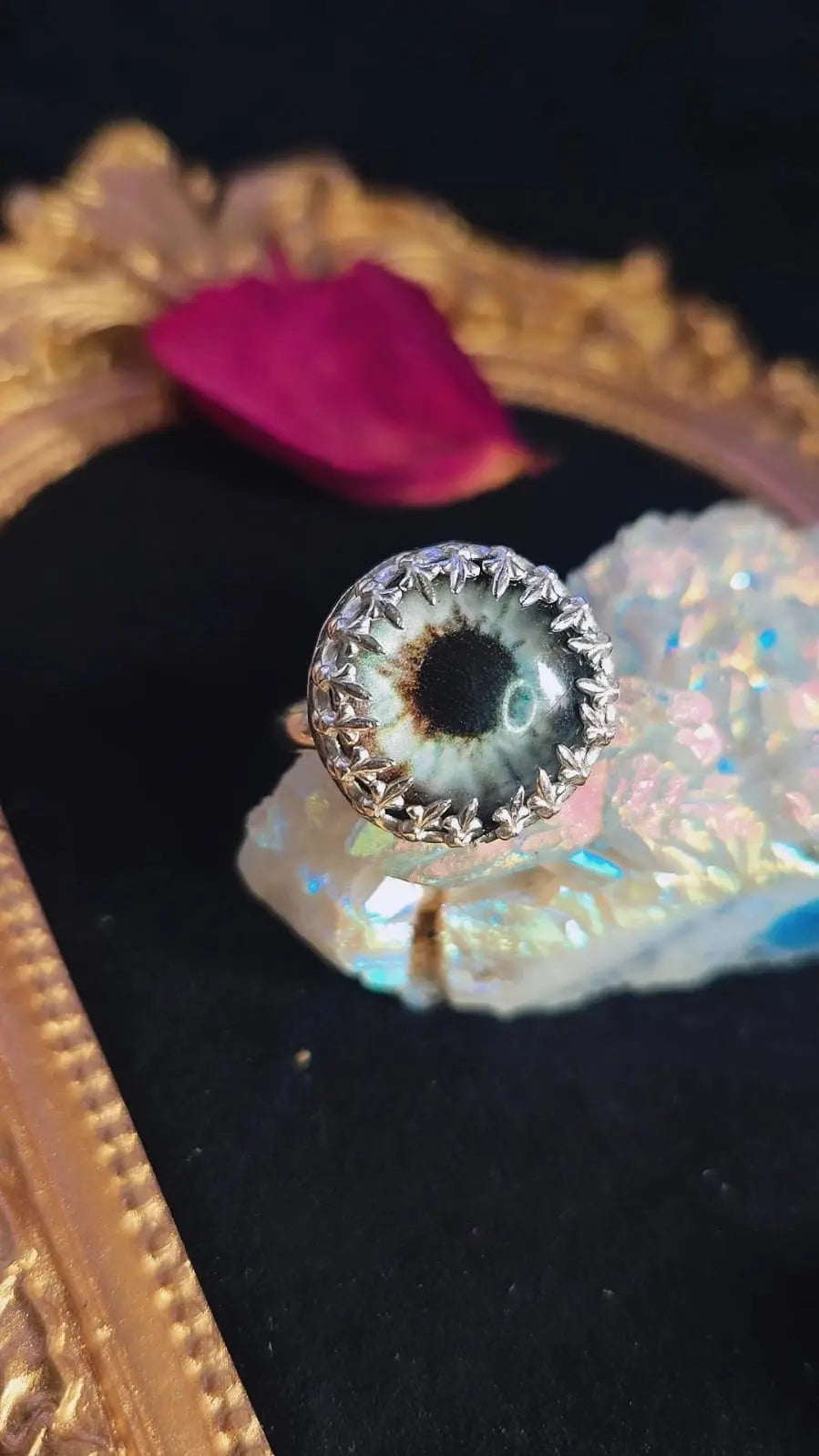 The Eye Ring - UK O / US 7 1/2 Book of Kissu