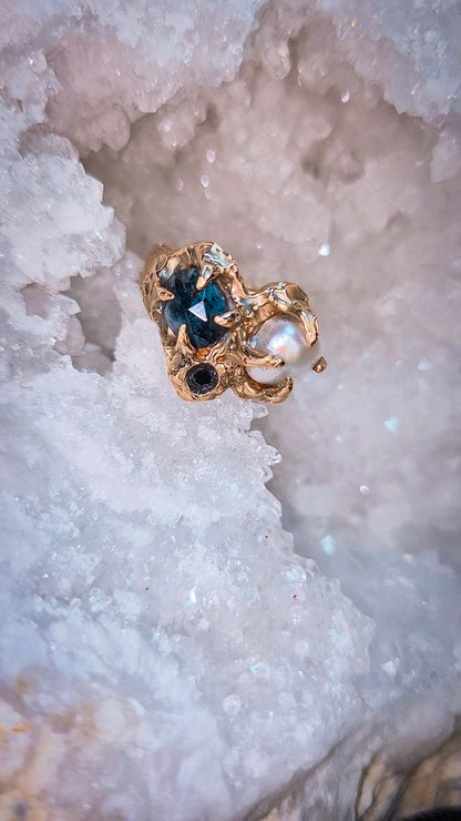 Lunaris Oracle - UK R / US 9 Book of Kissu