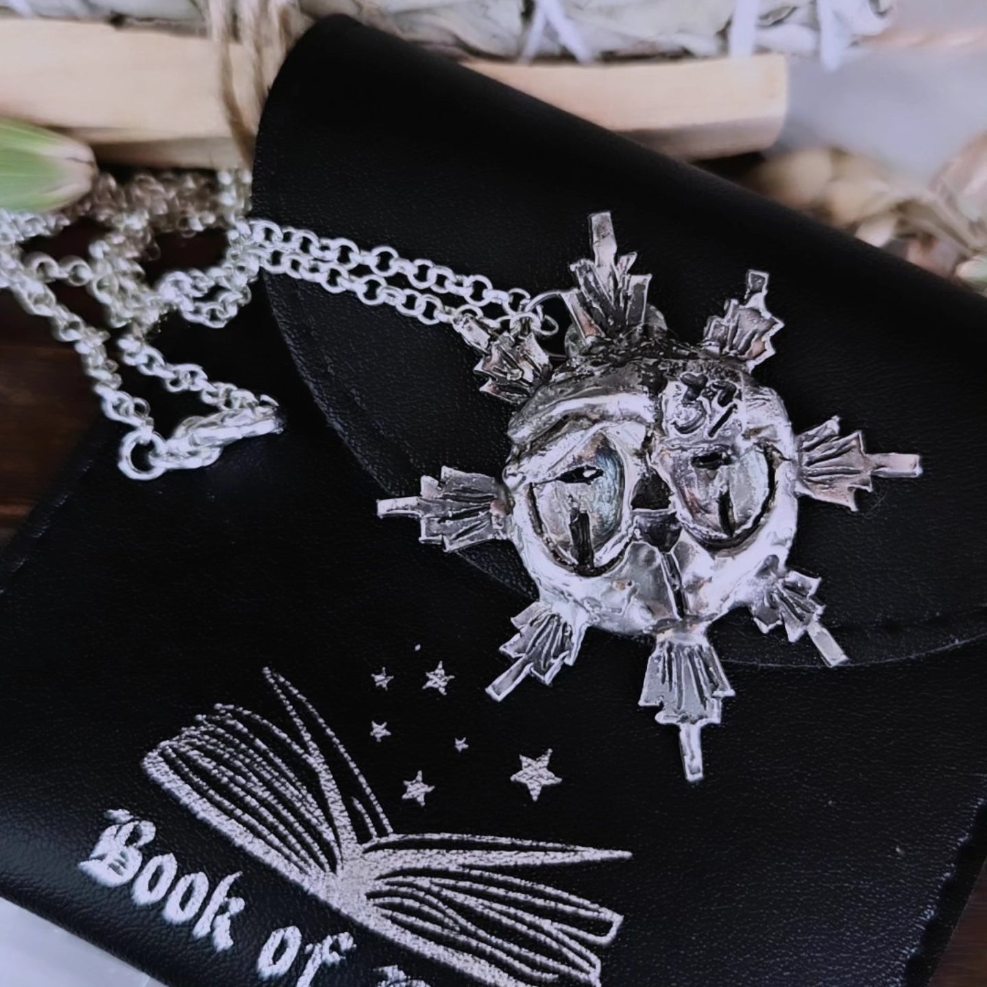 Esquie Necklace - Book of Kissu