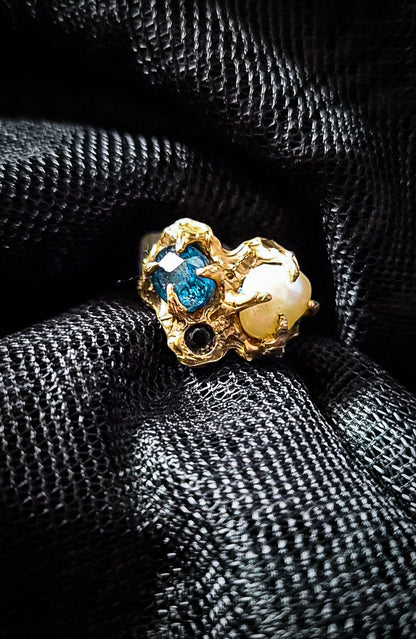 Lunaris Oracle - UK R / US 9 Book of Kissu