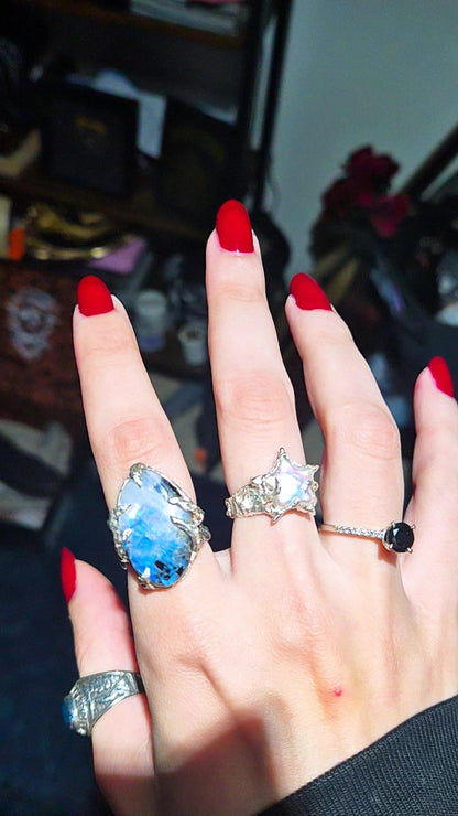 Fullbloon Ring - UK Q / US 8.5 Book of Kissu