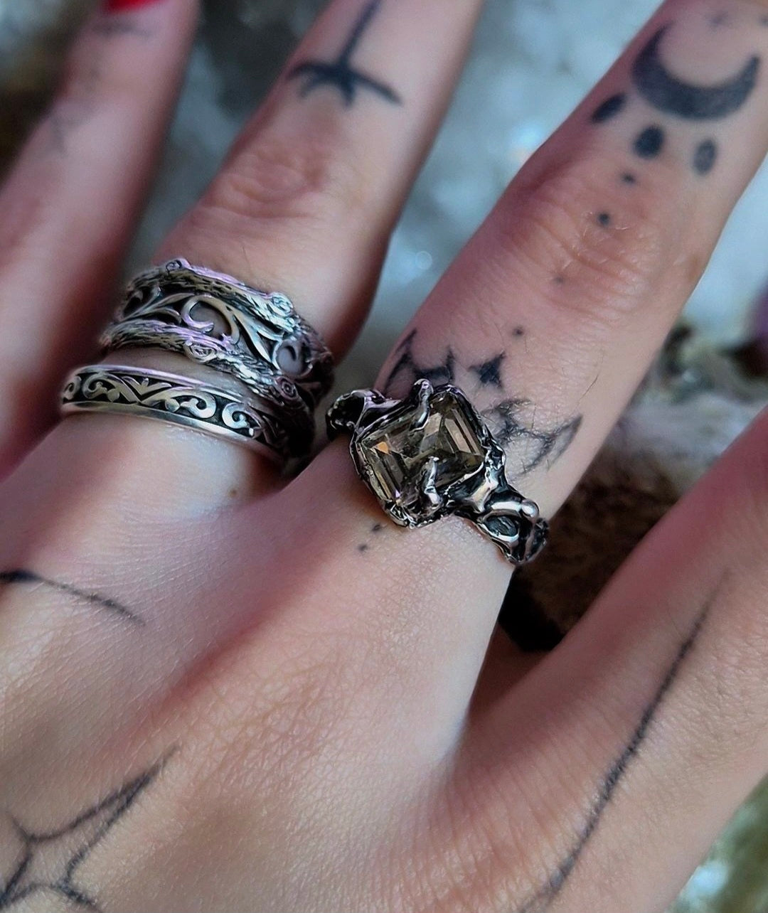 Moonveil - UK O / US 7 1/2 Book of Kissu