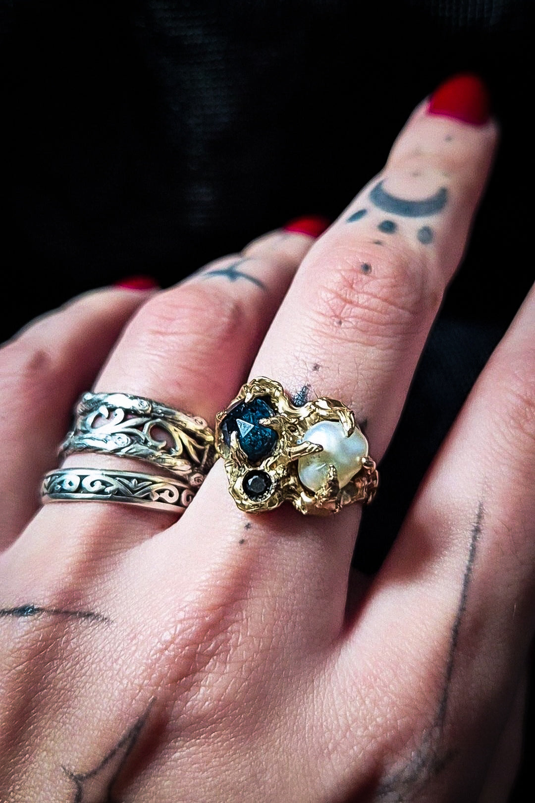 Lunaris Oracle - UK R / US 9 Book of Kissu