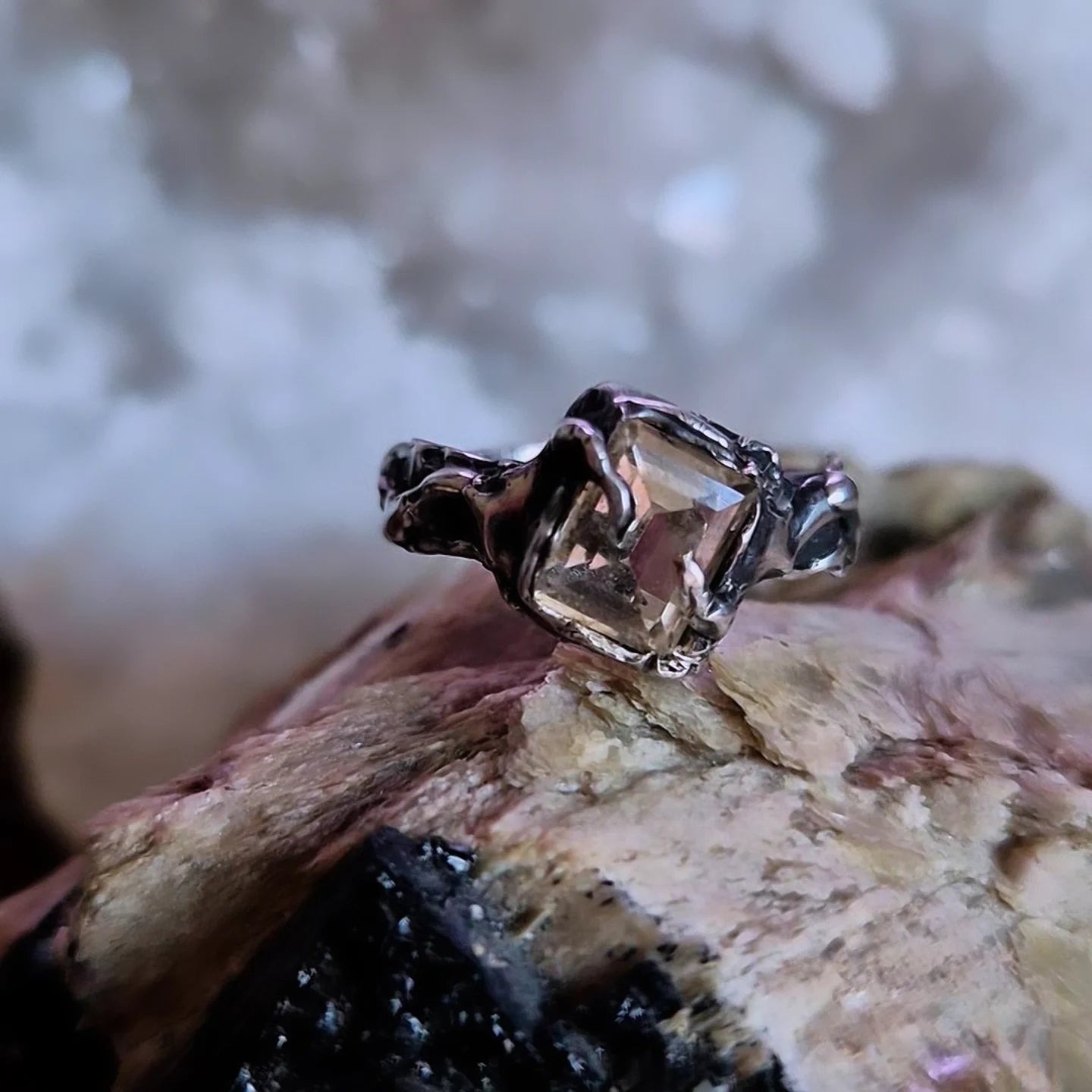 Moonveil - UK O / US 7 1/2 Book of Kissu